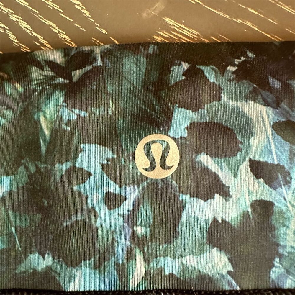 Lululemon Top Speed Crop Leggings Blue Floral Moisture-Wicking Size 6 Women - Picture 9 of 9